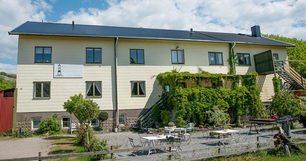 Kustnaera Vandrarhem Guest House Hamburgsund Exterior photo