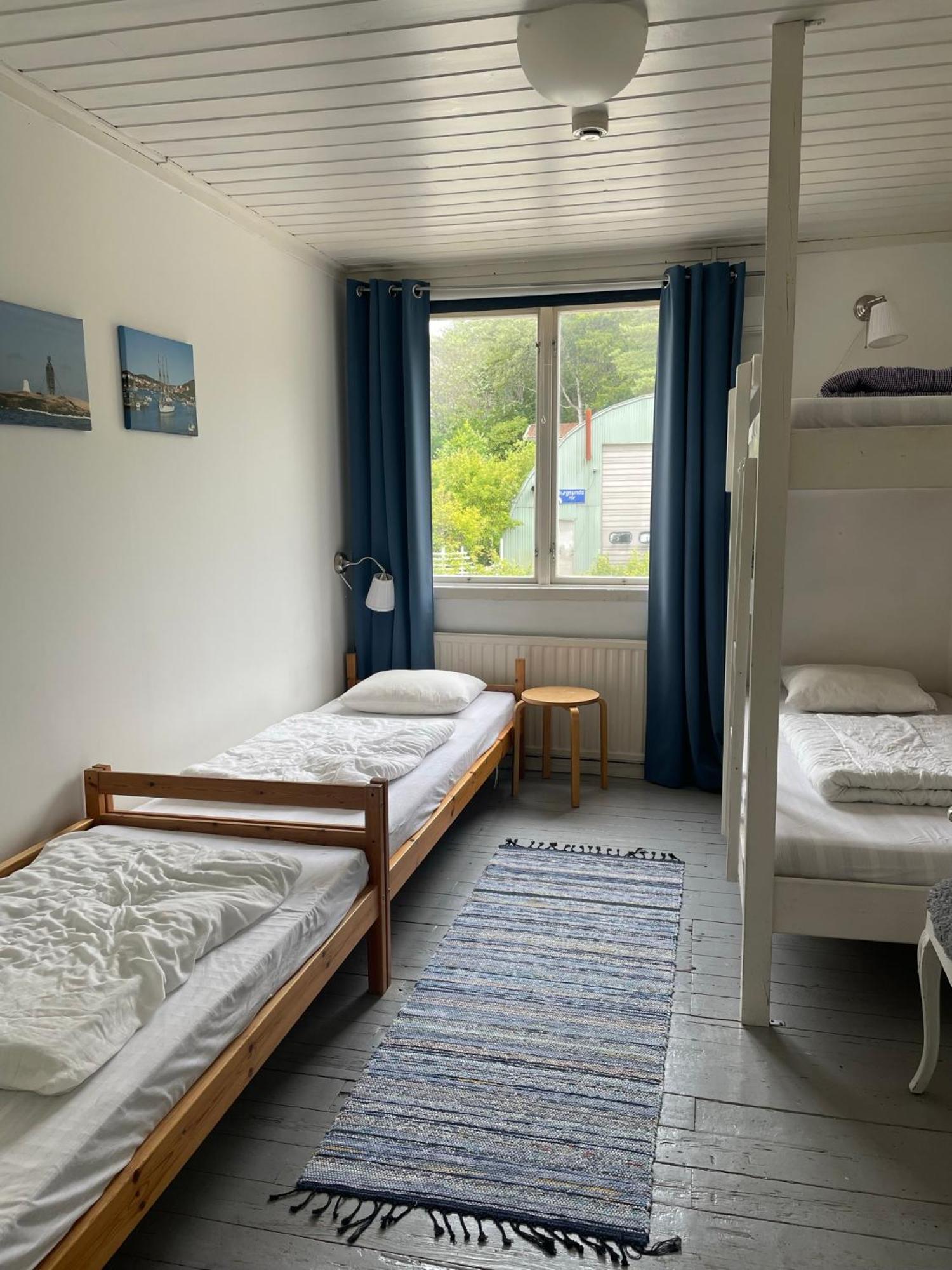 Kustnaera Vandrarhem Guest House Hamburgsund Room photo